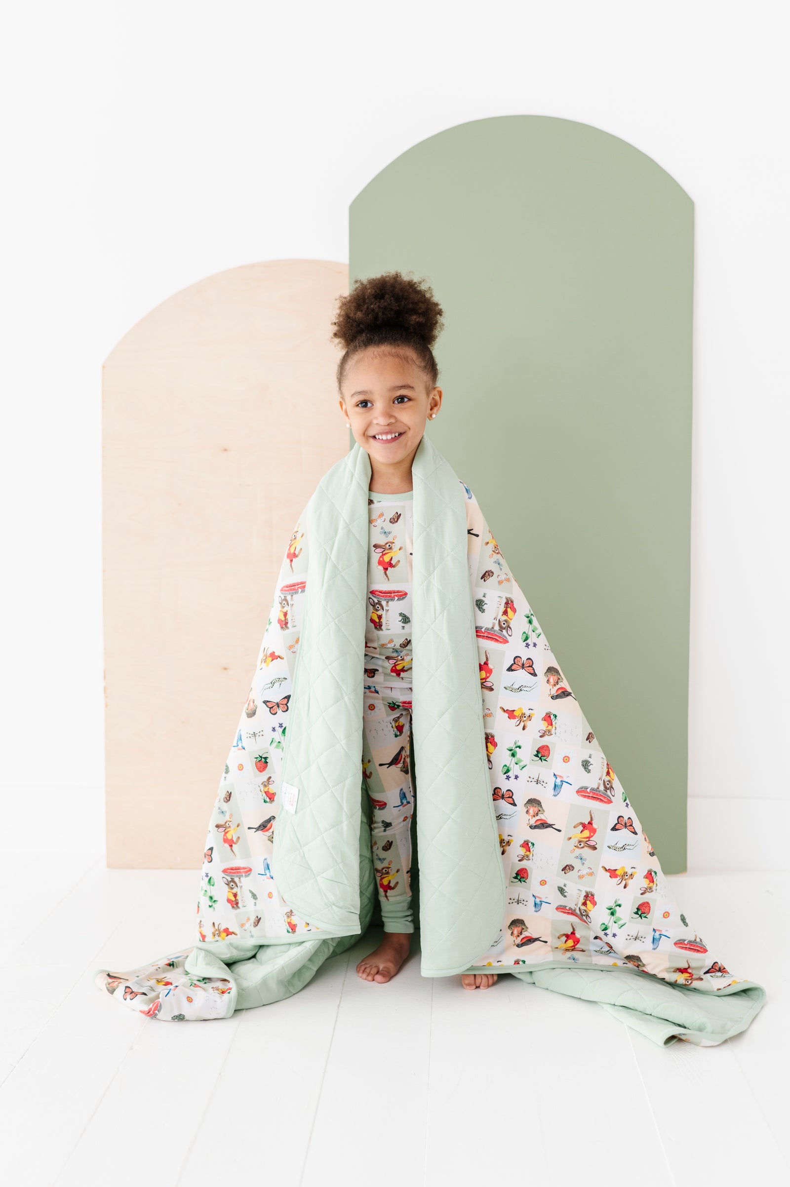 Richard Scarry's I Am A Bunny Sunny Days Quilted Oversized Blanket
