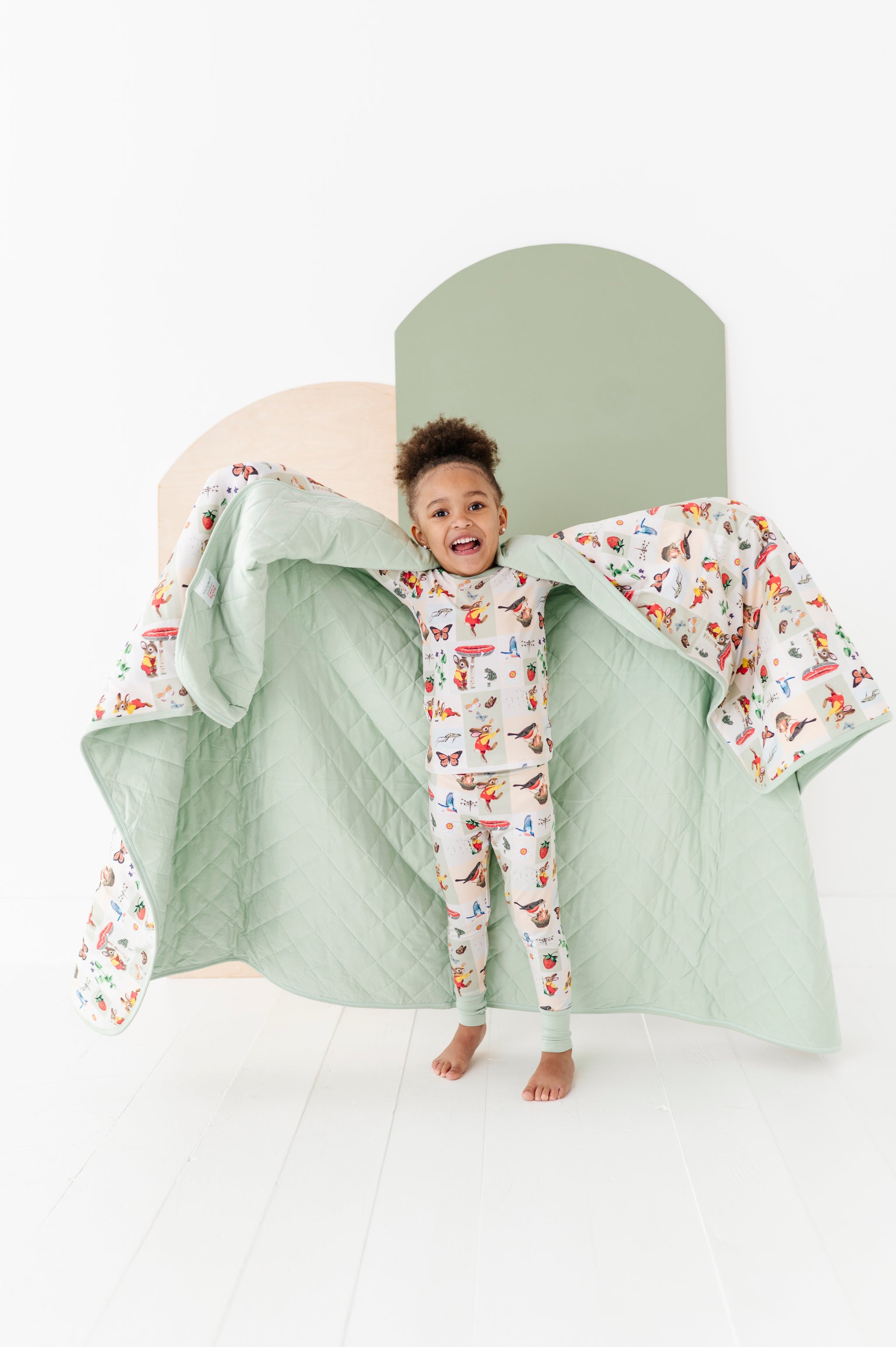 Richard Scarry's I Am A Bunny Sunny Days Quilted Oversized Blanket