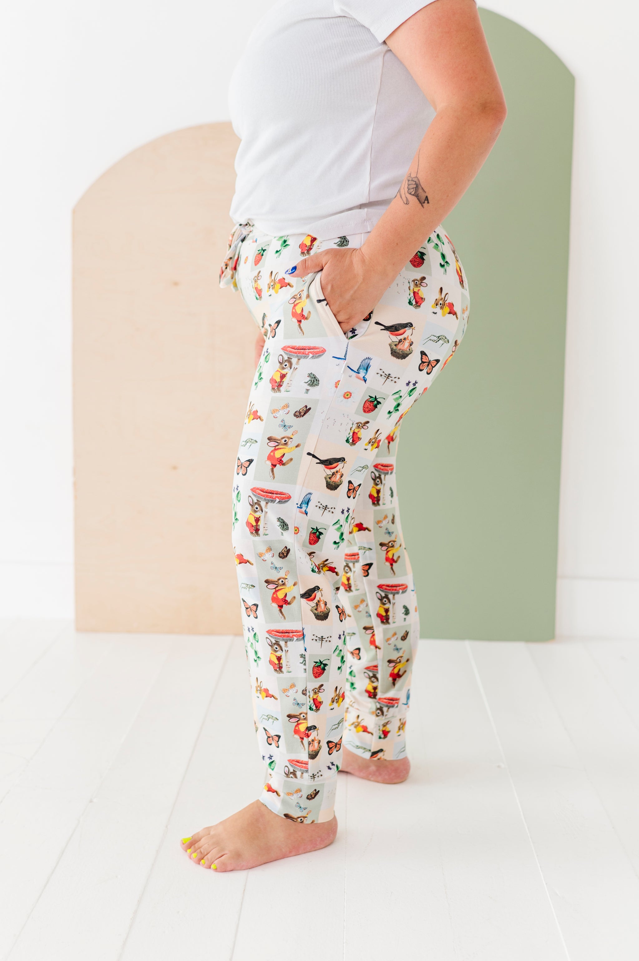 Richard Scarry's I Am A Bunny Sunny Days Adult Dreamwalker Joggers