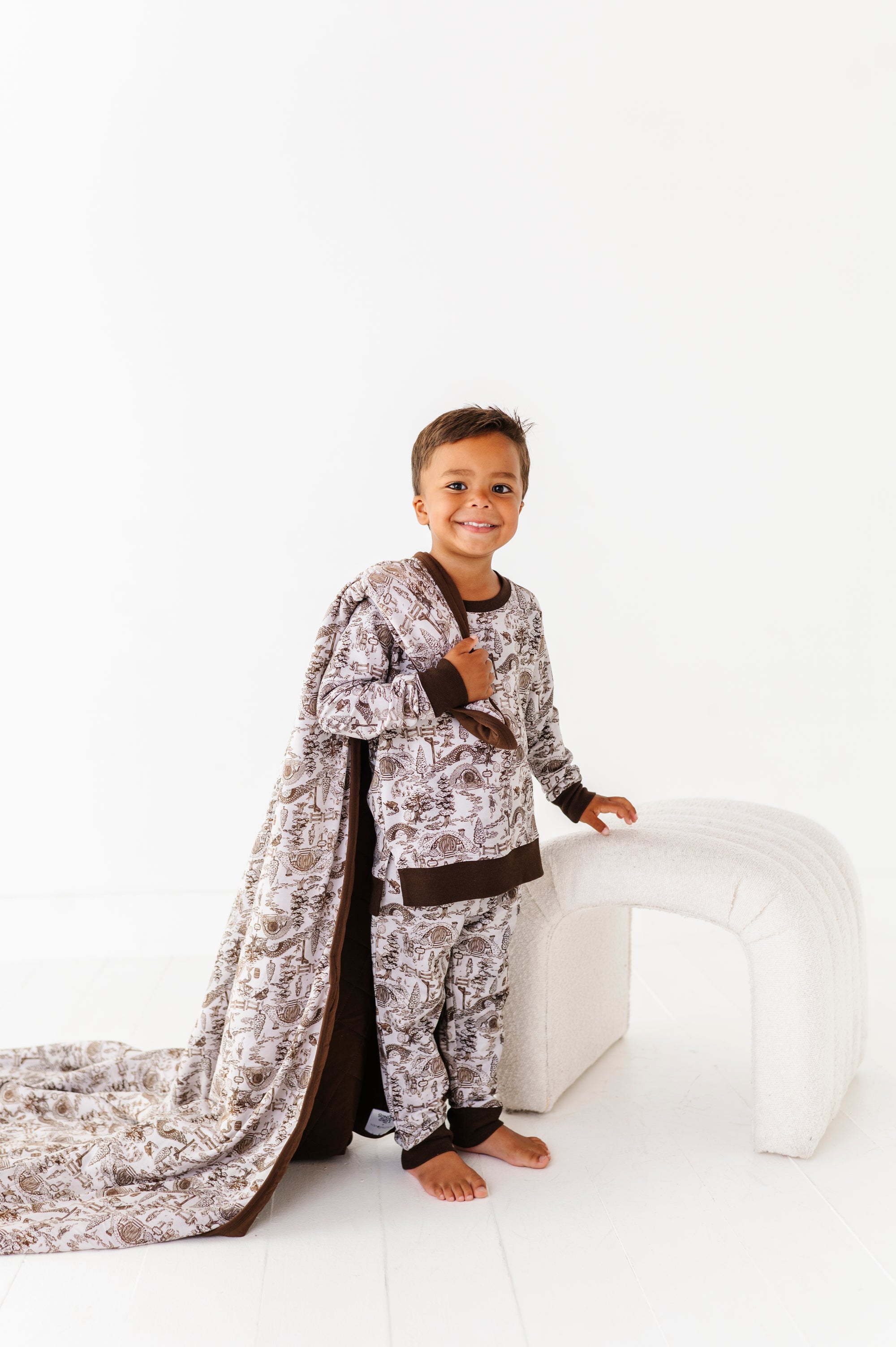 The Lord of The Rings™ Hobbiton™ Toile Quilted Oversized Blanket