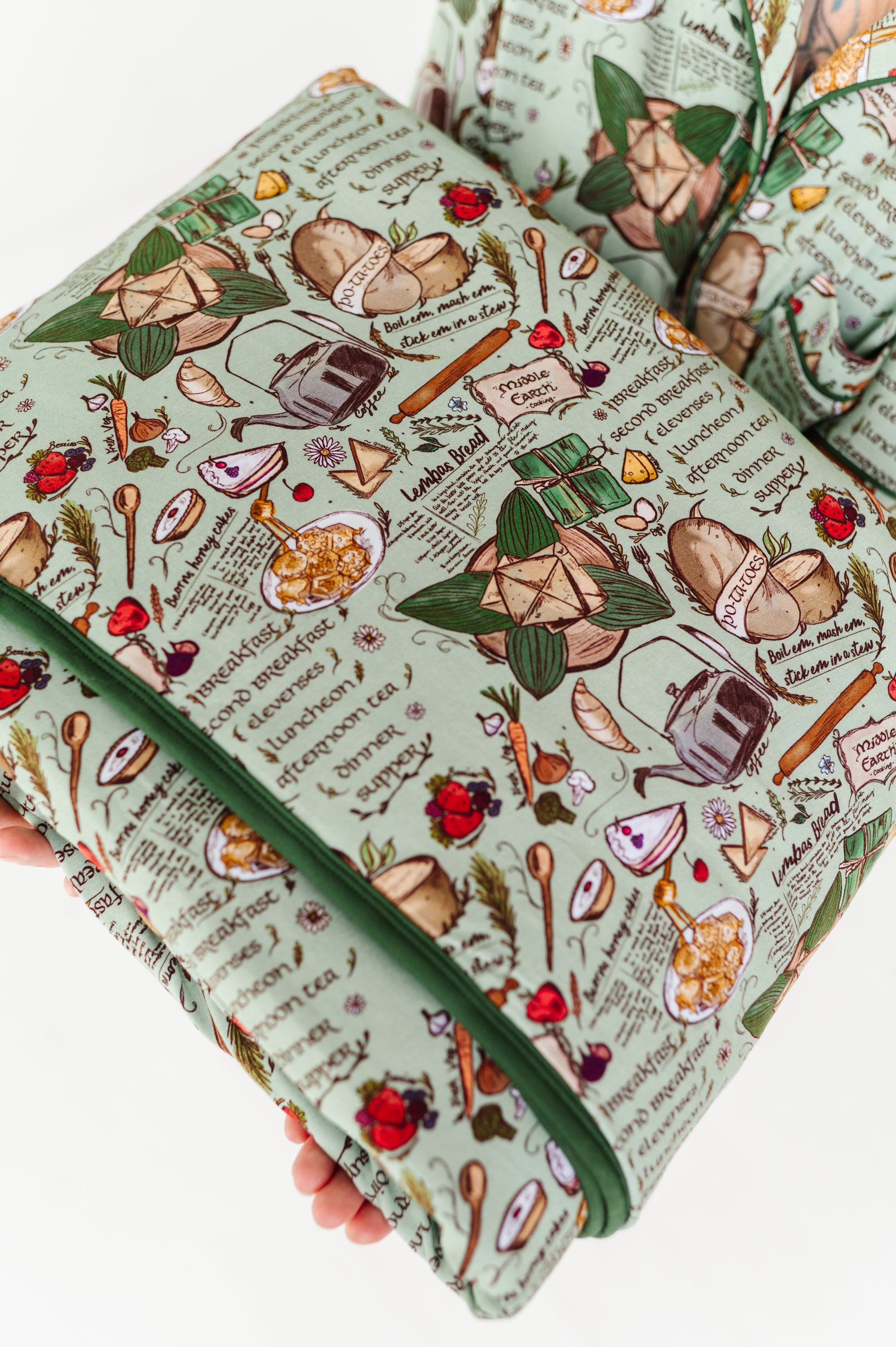 Middle-earth™ Elevenses™ Quilted Oversized Blanket