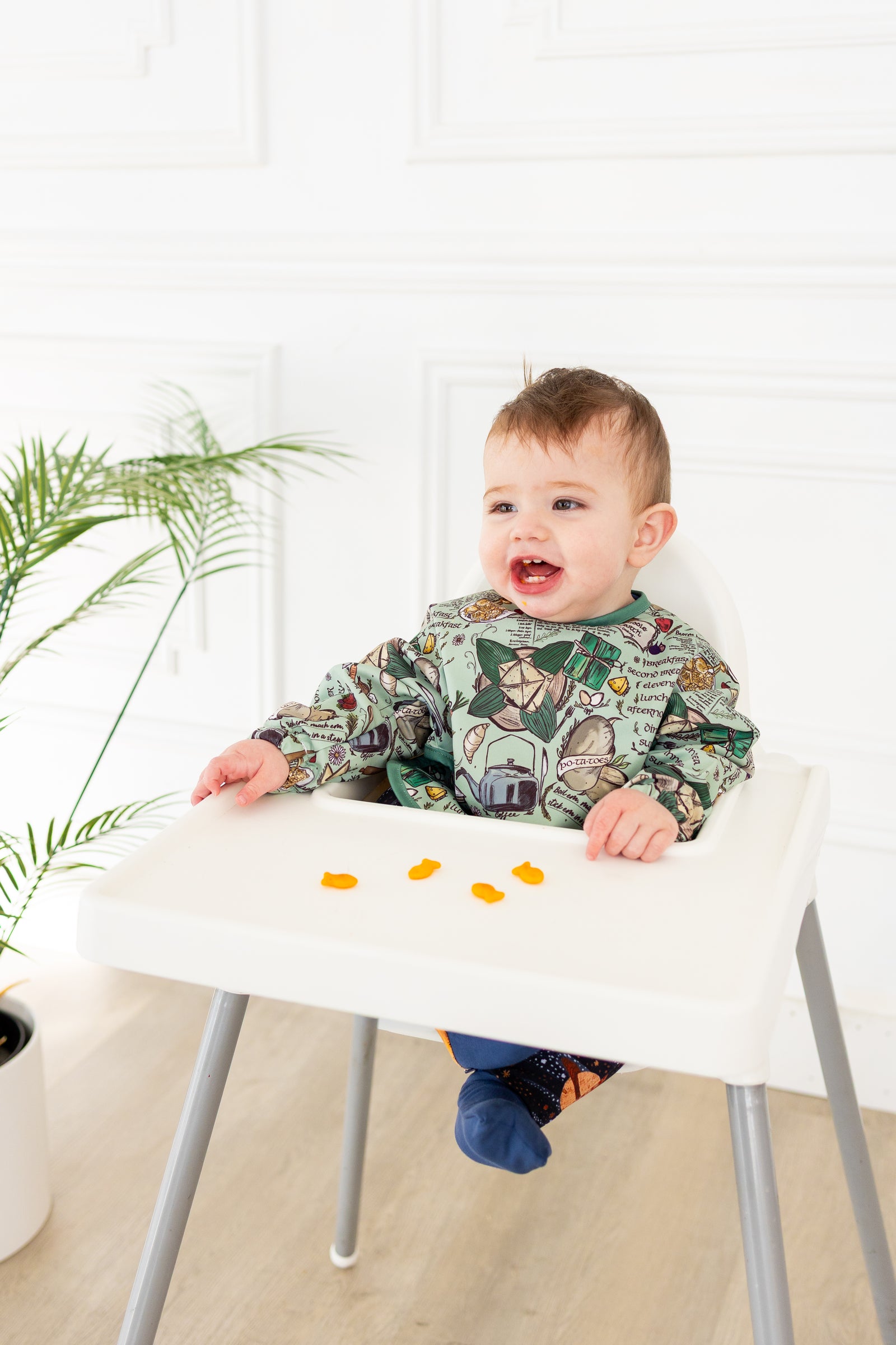 Middle-earth™ Elevenses™ Long Sleeve Recycled Plastic Smock Bib