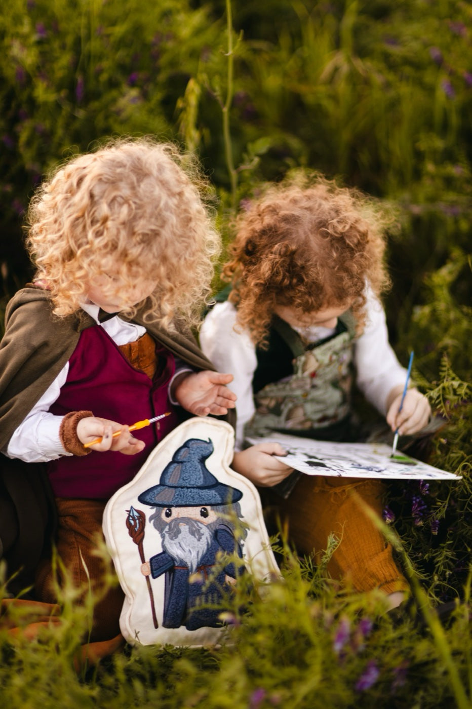 Kids dressed as hobbits with Gandalf Loopillo
